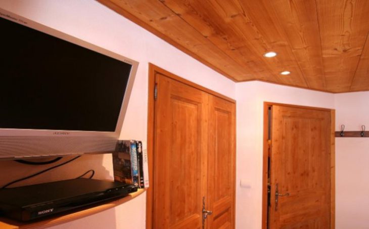 Chalet Belvedere, Tignes, TV